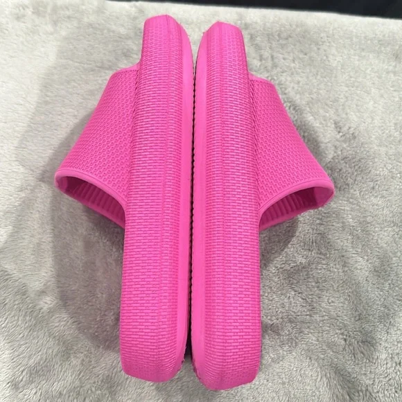 💞⭐️💞PINK RUBBER SLIDES💞⭐️💞 - Picture 2 of 5
